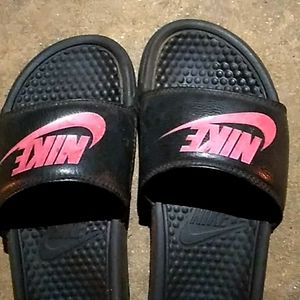 Nike slides size 7 1/2